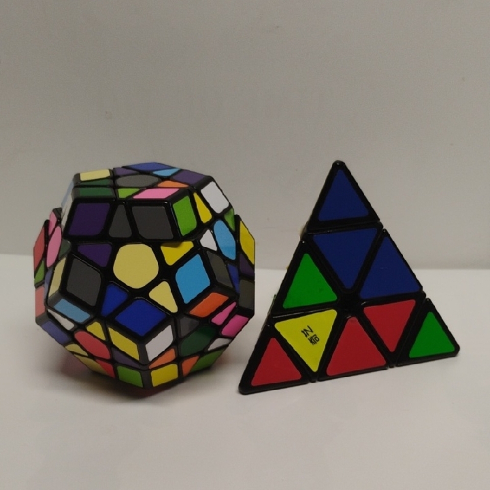 Mixed-Shape Colorful Puzzle Set - Blue, Green, Red, Yellow, Pink